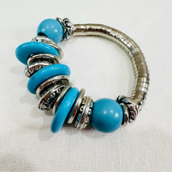 BOHO Accessories - 💚 SILVER TONE AQUA BLUE BEADED BOHO CHIC STRETCH BRACELET NWOT FASHION GLAM 🩵